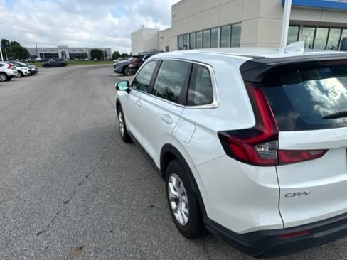 Used 2024 Honda CR-V LX image 3