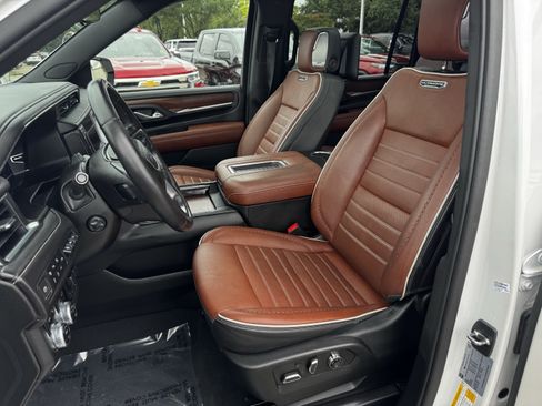 Used 2023 GMC Yukon XL Denali Ultimate AWD/4WD image 28