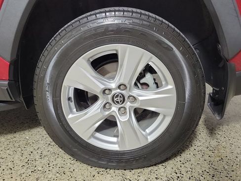 Used 2021 Toyota RAV4 XLE AWD/4WD image 8
