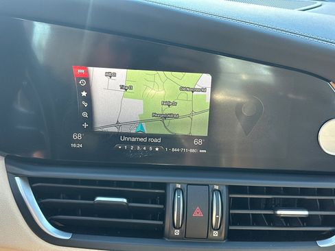 Used 2018 Alfa Romeo Giulia Ti w/ Quick Order Package 22X Lusso image 28