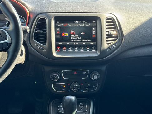 Used 2017 Jeep Compass Trailhawk w/ Leather Interior Group AWD/4WD image 18