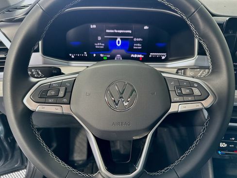 New 2026 Volkswagen Taos SE FWD image 11