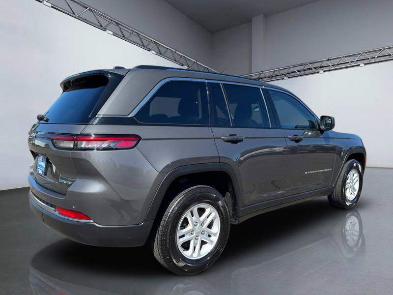 Used 2023 Jeep Grand Cherokee Laredo AWD/4WD image 7