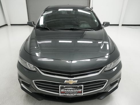 Used 2017 Chevrolet Malibu LT w/ LPO, Convenience Package 2 FWD image 2