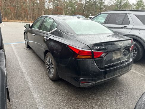 Used 2025 Nissan Altima 2.5 SV image 4