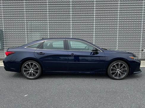 Used 2022 Toyota Avalon Touring FWD image 2