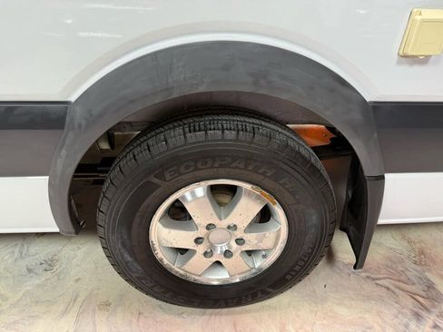 Used 2015 Freightliner Sprinter 2500 RWD image 41