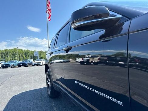 Used 2024 Jeep Grand Cherokee L Limited w/ Trailer Tow Package AWD/4WD image 4