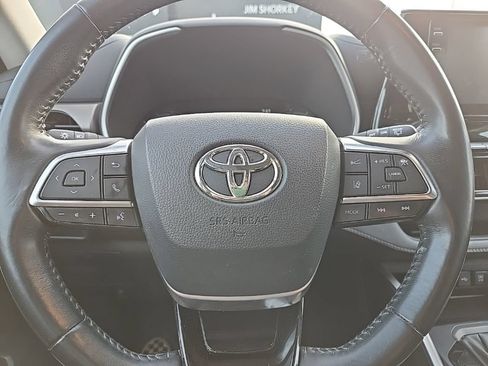 Used 2021 Toyota Highlander XLE AWD/4WD image 12