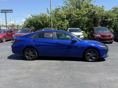 Used 2022 Hyundai Elantra SEL w/ Cargo Package FWD image 6