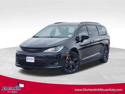 Used 2020 Chrysler Pacifica Touring-L w/ S Appearance Package image 1