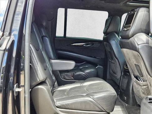 Used 2018 Cadillac Escalade ESV Platinum AWD/4WD image 17