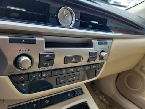 Used 2014 Lexus ES 350 w/ Luxury Package image 19