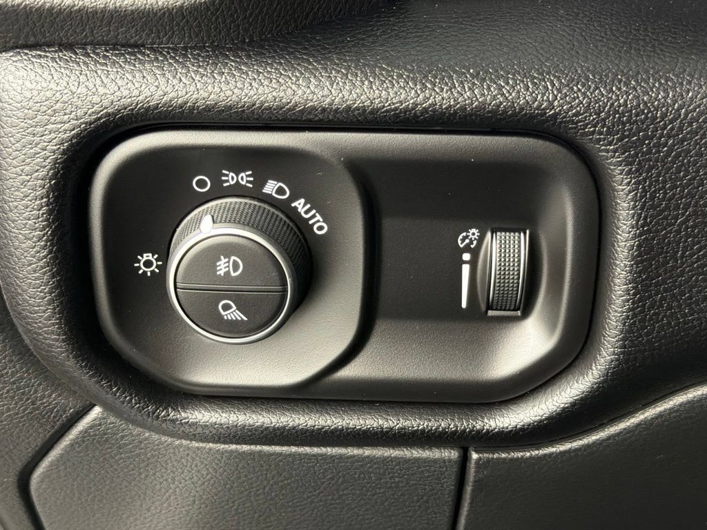 Used 2025 RAM 2500 Big Horn AWD/4WD image 29