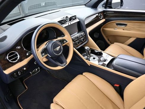 Certified 2023 Bentley Bentayga Extended Wheelbase AWD/4WD image 4