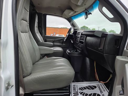 Used 2018 GMC Savana 2500 w/ Communications Package RWD image 12