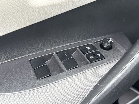 Used 2024 Toyota Corolla LE image 29