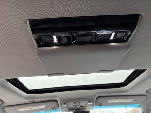 Used 2016 Chevrolet Suburban LT image 37