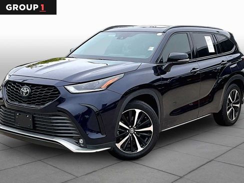 Used 2021 Toyota Highlander XSE FWD image 1