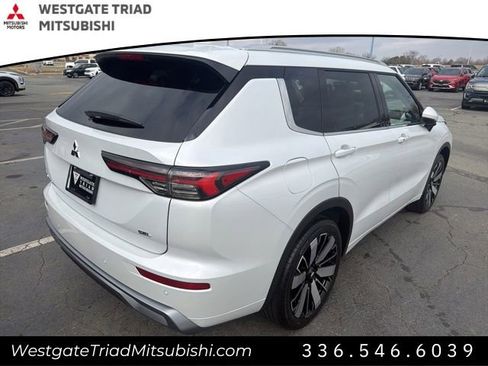 New 2026 Mitsubishi Outlander SEL image 9