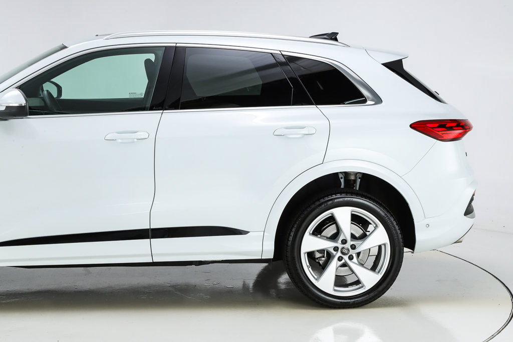 Used 2025 Audi Q5 Premium w/ Premium Plus AWD/4WD image 8