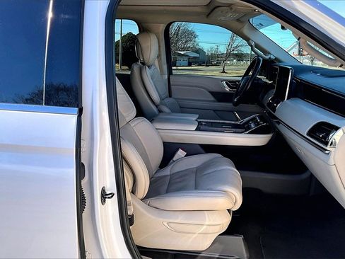 Used 2019 Lincoln Navigator Select image 7