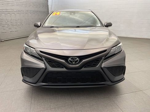 Used 2024 Toyota Camry SE FWD image 9