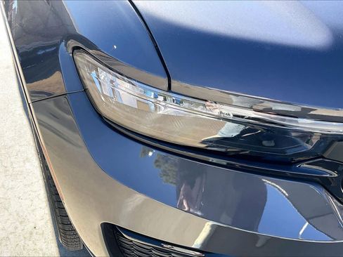 New 2025 Jeep Grand Cherokee Limited w/ Trailer Tow Package image 13