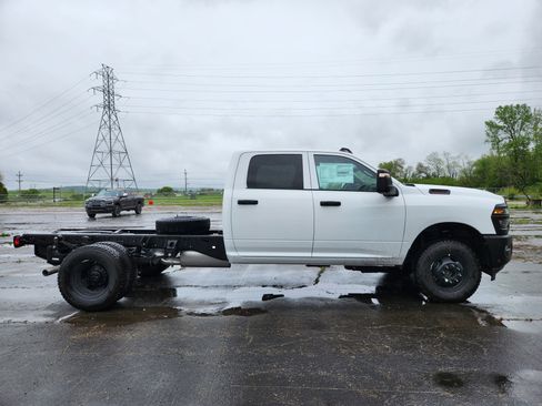 New 2025 RAM 3500 Tradesman image 17