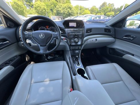 Used 2017 Acura ILX FWD image 2