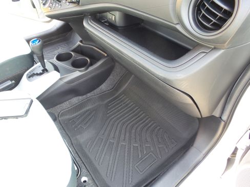 Used 2013 Toyota Prius C One FWD image 27