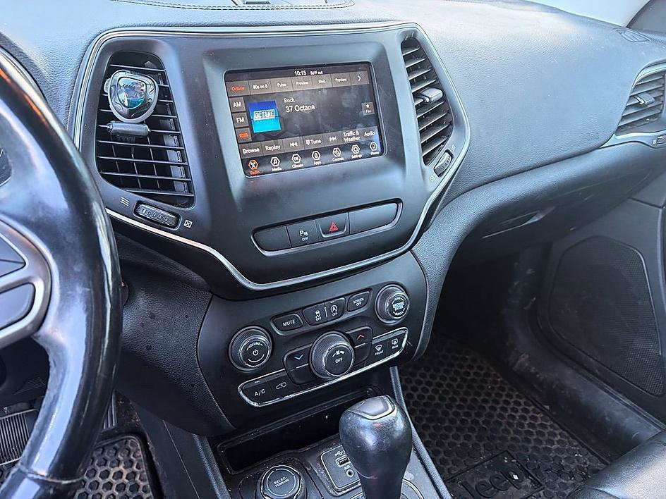 Used 2020 Jeep Cherokee Latitude Plus w/ Cold Weather Group AWD/4WD image 11