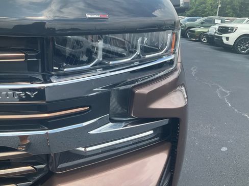 Used 2019 Chevrolet Silverado 1500 High Country w/ Technology Package AWD/4WD image 9