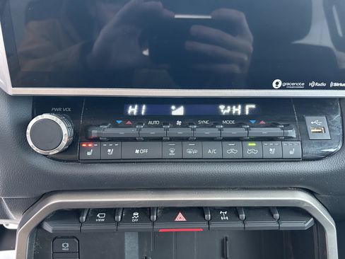 Used 2024 Toyota Tundra Limited image 29