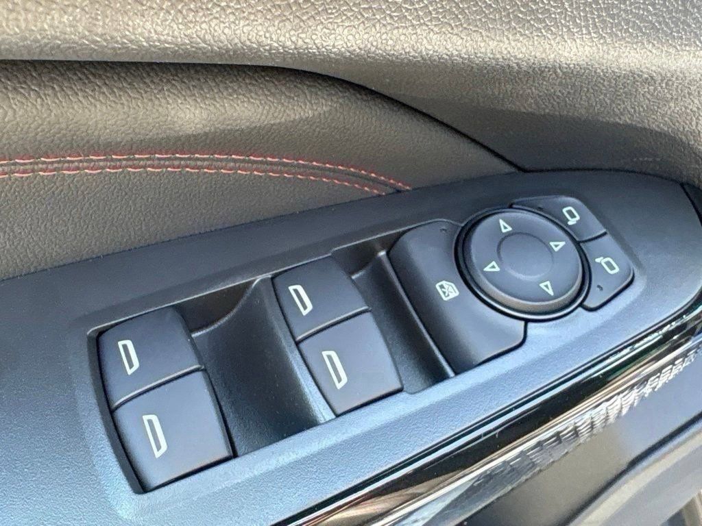 Used 2025 Chevrolet Trax RS FWD image 25