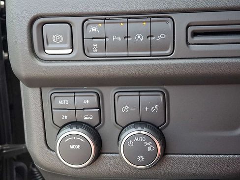 Used 2022 Chevrolet Tahoe LT AWD/4WD image 24