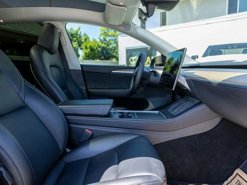Used 2022 Tesla Model Y Long Range AWD/4WD image 26