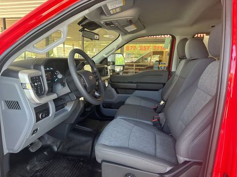 New 2026 Ford F350 4x4 Crew Cab DRW Super Duty image 8