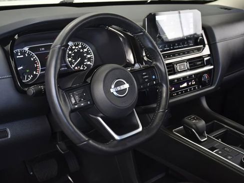 Used 2024 Nissan Pathfinder SL AWD/4WD image 21