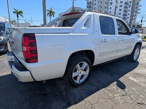 Used 2012 Chevrolet Avalanche LTZ image 17