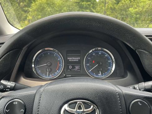 Used 2018 Toyota Corolla LE FWD image 44
