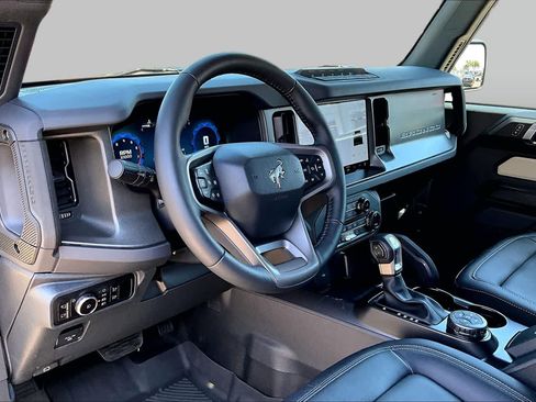 Used 2025 Ford Bronco Badlands AWD/4WD image 18