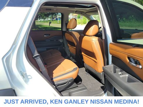 Certified 2024 Nissan Pathfinder Platinum w/ Cargo Package AWD/4WD image 21