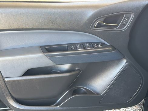 Used 2022 Chevrolet Colorado Z71 w/ Z71 Midnight Edition AWD/4WD image 3