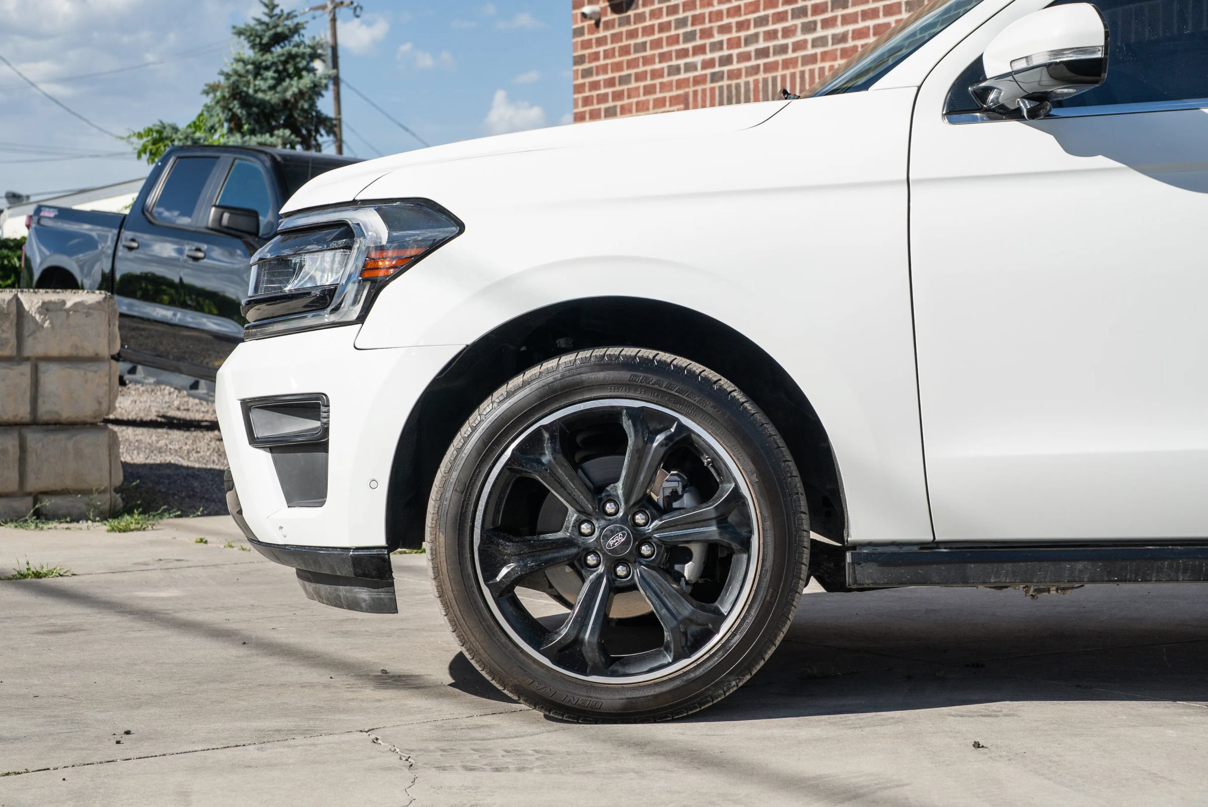 Used 2023 Ford Expedition Limited AWD/4WD image 4