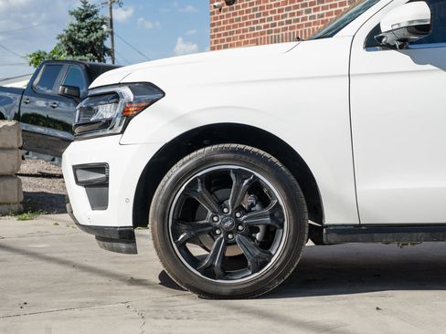 Used 2023 Ford Expedition Limited AWD/4WD image 4