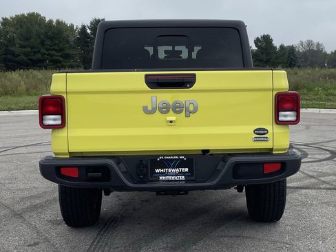 Used 2023 Jeep Gladiator Overland image 24