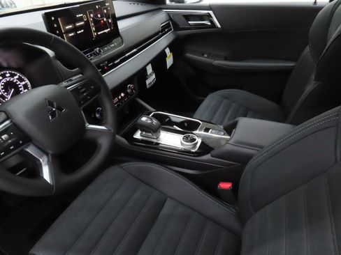 New 2026 Mitsubishi Outlander LE image 20