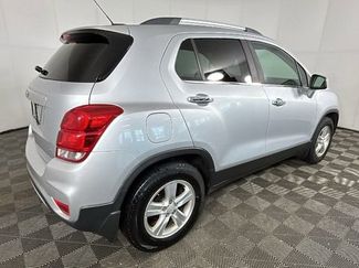 Used 2017 Chevrolet Trax LT w/ LT Convenience Package FWD video 3