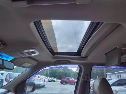 Used 2010 Honda Pilot Touring image 12